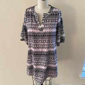 Short sleeve white & black dress w/ hot pink slip